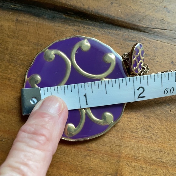 Purple/gold medallion necklace - Picture 6 of 7